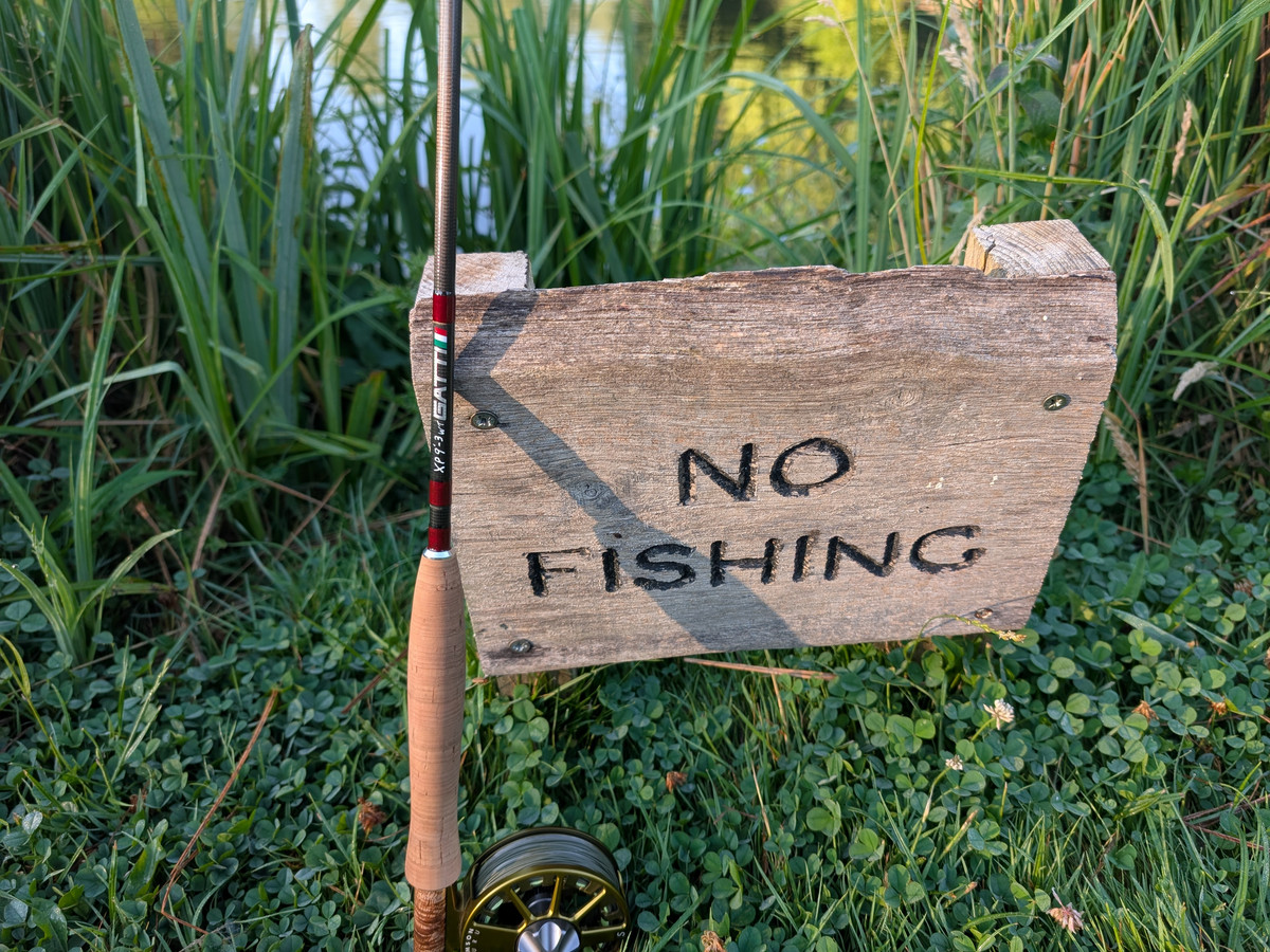 Sign for no fishing on the river Kennet